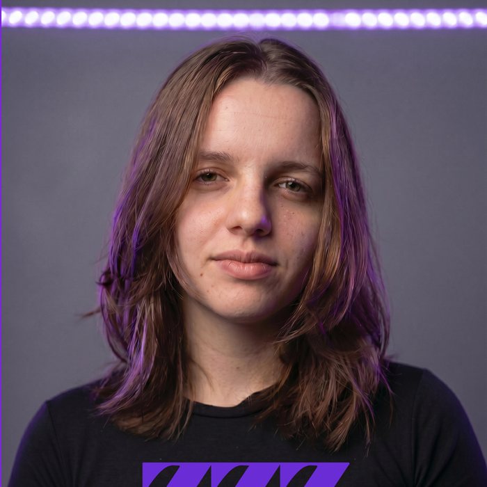 Nicoly Franz — Designer e gestora de tráfego da Franzzz Co.